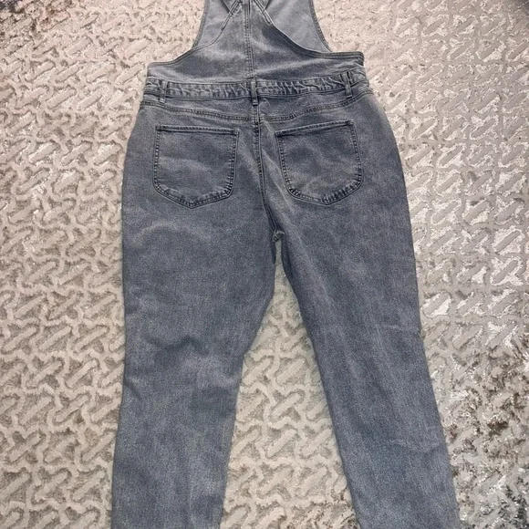 No Boundaries Women's ripped Jeans Overalls - Picture 4 of 5